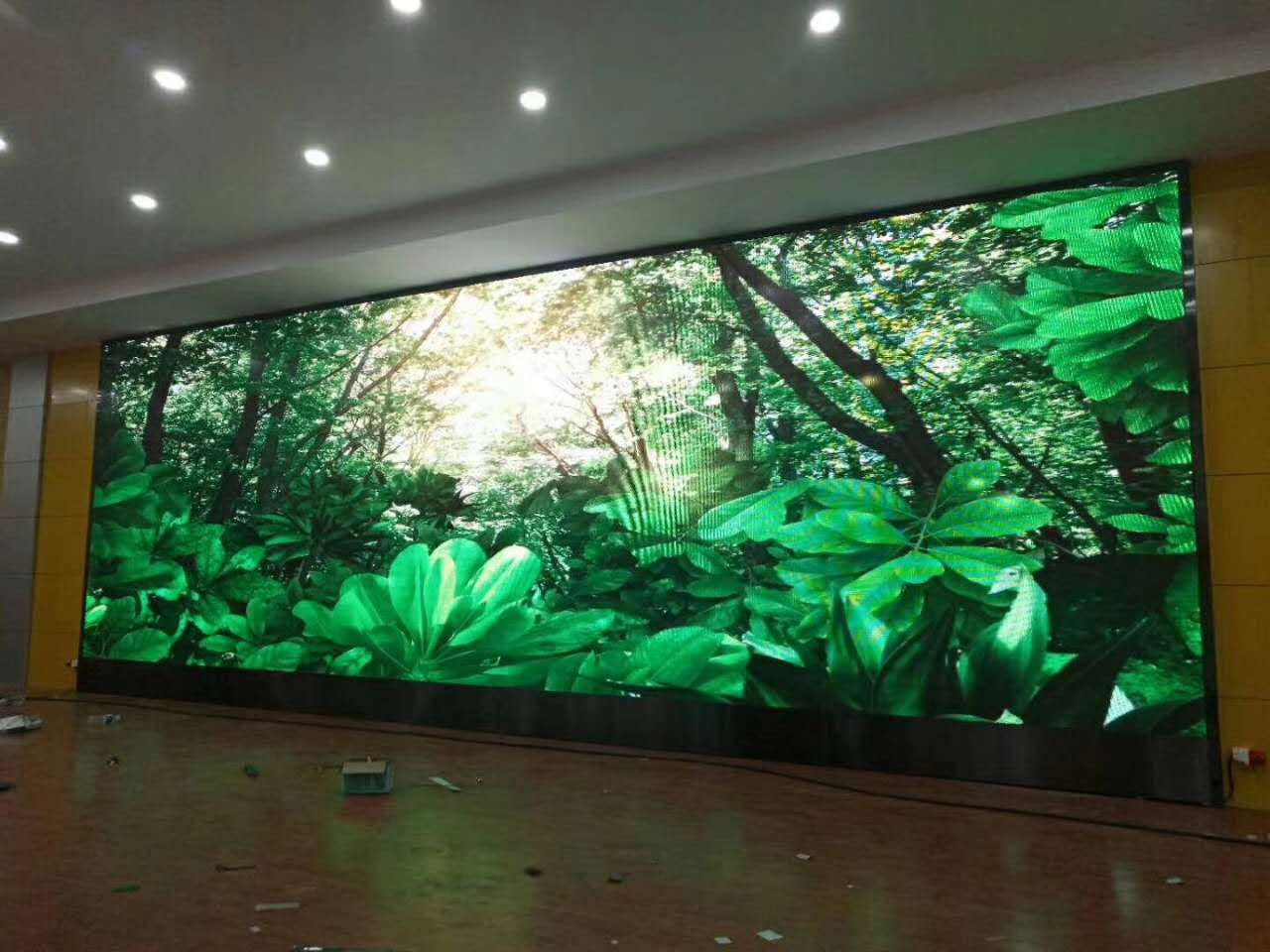云南香格里拉大酒店室內P2高清小間距顯示屏安裝完畢